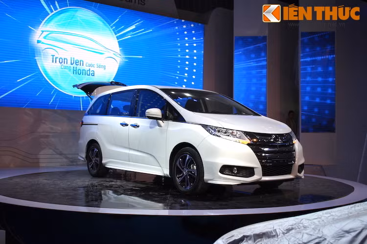 Toàn bộ những chiếc xe của hãng đều có màu sơn trắng thuần khiết, bao gồm cả mẫu MPV cao cấp Odyssey.