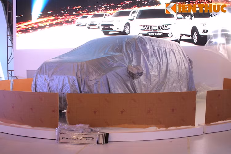 Tới buổi chiều, mẫu xe ý tưởng thứ 2 xuất hiện tại VMS 2015, bên cạnh Toyota FCV là Concept AR đã được Mitsubishi đem tới chuẩn bị.