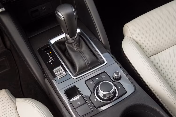 Theo Mazda Bắc Mỹ, những trang bị mới trên CX-5 phiên bản 2016,5 nhằm phản ánh và đáp ứng thị hiếu của người tiêu dùng về một mẫu crossover phong cách, có cảm giác lái tốt và nhiều tiện nghi.