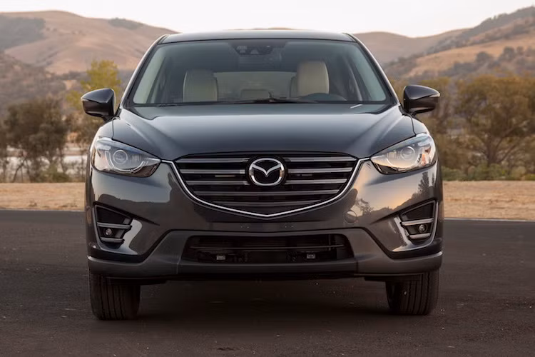 Tại Mỹ, các phiên bản động cơ vẫn được giữ nguyên trên CX-5 2016,5. Phiên bản rẻ tiền nhất Sport sẽ có động cơ 2.0l SKYACTIV-G 155 mã lực, kết hợp cùng hộp số sàn 6 cấp, hệ dẫn động cầu trước và không có camera lùi.