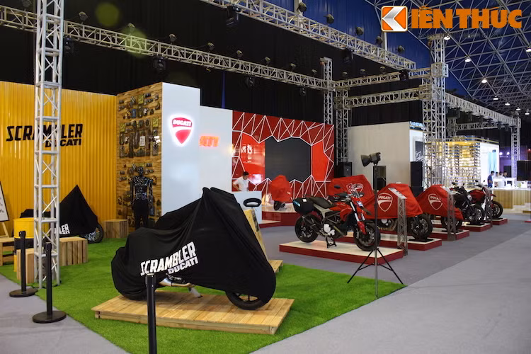 Bên cạnh các hãng xe hơi, VIMS còn có sự xuất hiện của thương hiệu môtô PKL nổi tiếng Ducati, với gần như đầy đủ tất cả các dòng xe tại Việt Nam như Hyperstrada, Scrambler, 899 Panigale...