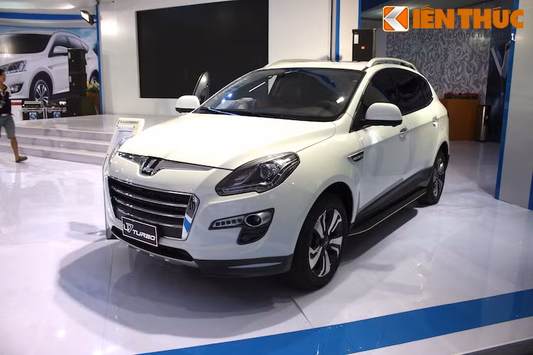 Bên cạnh những mẫu xe như U7 Turbo, Luxgen còn đem tới chiếc CUV mới là U6 Turbo Eco Hyper 2015 với hệ dẫn động 4 bánh, hộp số tự động Aisin của Nhật và các trang bị tương đối cao cấp.