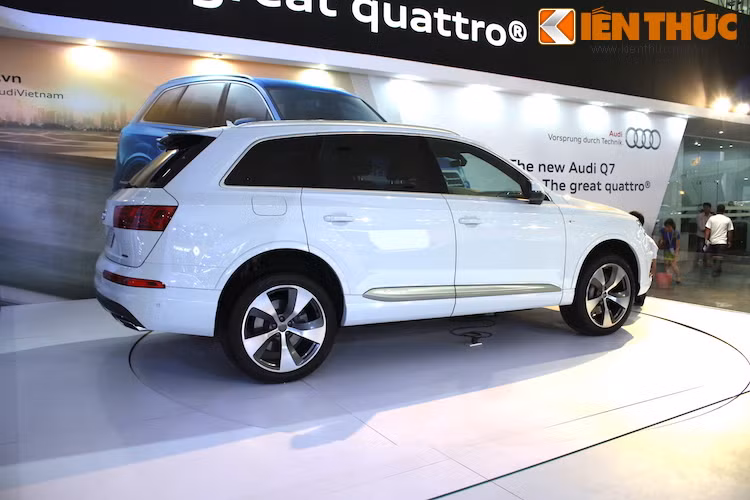 Đặc biệt, Audi đã chọn VIMS làm địa điểm lần đầu tiên ra mắt khách hàng Việt dòng SUV hạng sang Q7 hoàn toàn mới. Được thiết kế lại từ đầu, Q7 thế hệ mới sẽ bắt đầu tới tay khách hàng Việt vào dịp Tết Nguyên Đán cuối năm nay.