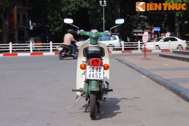 Tại Việt Nam, những chiếc Super Cub C50 đời đầu được gọi với cái tên dân dã là Honda Dame, xuất phát từ chữ "madame" (quý bà) trong tiếng Pháp do đây vốn là loại xe dành cho nữ.