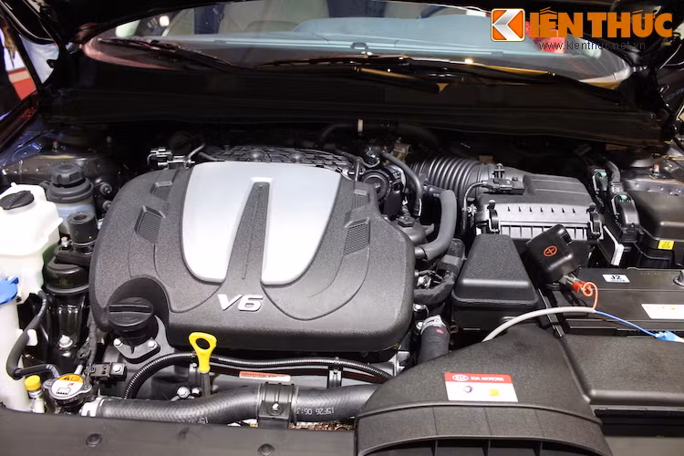 Kia Cadenza được trưng bày tại triển lãm VMS sử dụng động cơ 3.5 V6 mạnh 290 mã lực, cùng với mô-men xoắn cực đại 338 Nm.