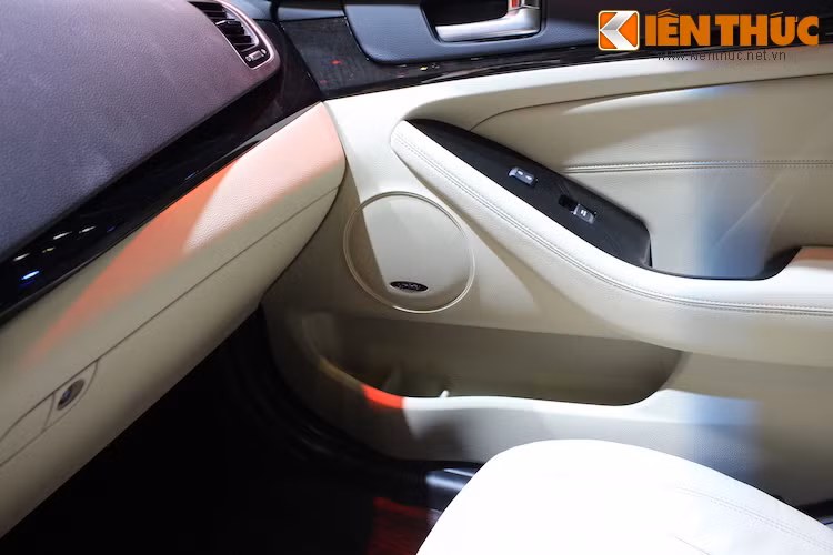 Xe cũng được trang bị hệ thống âm thanh Infinity cao cấp trong cabin, với tổng cộng 12 loa.