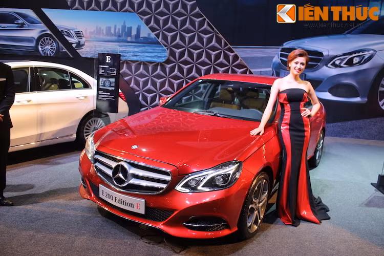 ... Đồng thời giới thiệu trước công chúng phiên bản E200 Edition E đặc biệt. Các siêu phẩm khác của thương hiệu “Ngôi sao 3 cánh” như CLS 500 4MATIC, S 500 4MATIC Coupé, những dòng SUV như ML hay GL cũng xuất hiện.