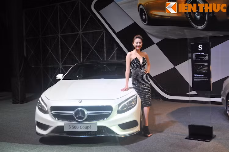 Trong đó, những giá trị chính mà Mercedes muốn thể hiện là sự tươi trẻ - sang trọng, tinh tế - mạnh mẽ, tốc độ.