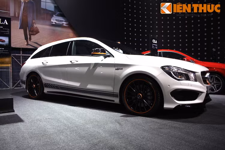 ...Hay chiếc CLA 45 AMG Shooting Brake phiên bản đặc biệt Orange Art Edition.