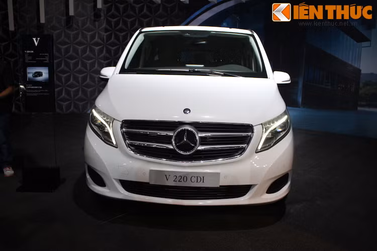 Trong đó, có một số mẫu xe lần đầu ra mắt khách hàng Việt như dòng xe van hạng sang V-Class với đại diện là V220 CDI...