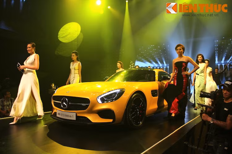 Đặc biệt, chiếc siêu xe AMG GT S Edition 1 thứ 2 ở Việt Nam cũng xuất hiện trên sân khấu.