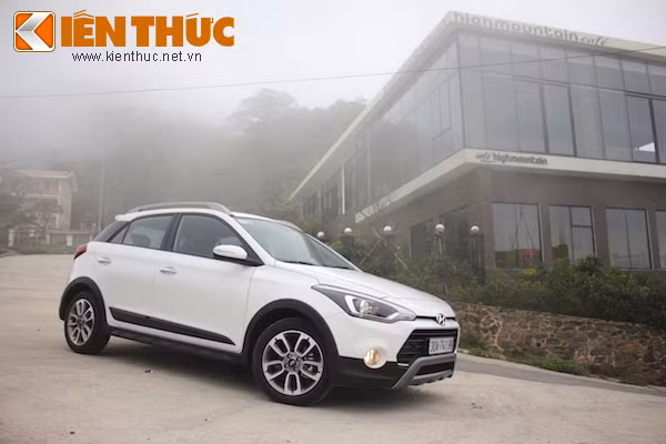 Lan dau cam lai Hyundai i20 Active tai Viet Nam