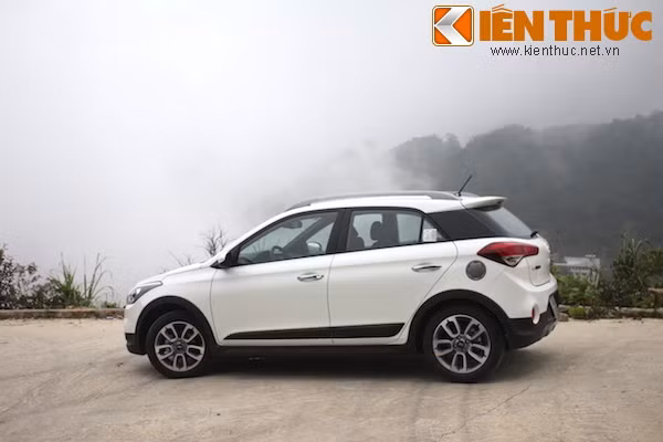 Lan dau cam lai Hyundai i20 Active tai Viet Nam-Hinh-2