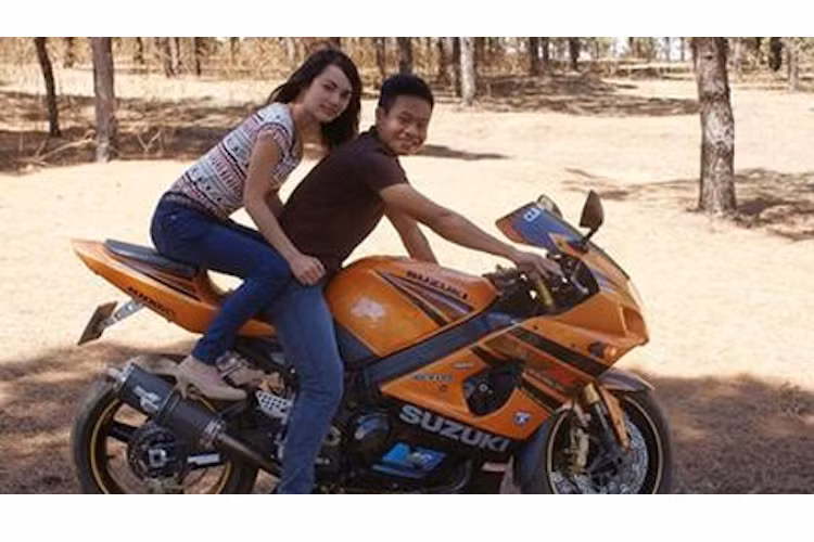 Chàng cầu thủ K'sor Úc từ Gia Lai lại có niềm đam mê với mẫu sportbike Suzuki GSX-R1000 "date sâu", nhưng với anh thế cũng là quá đủ.