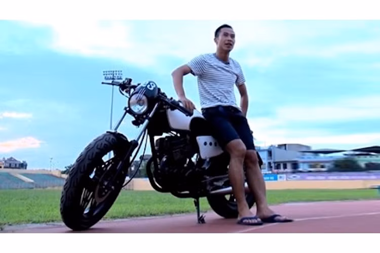 Lê Đức Tuấn hài lòng với "chiến mã" Honda LA250 độ phong cách Cafe Racer "nhẹ nhàng".