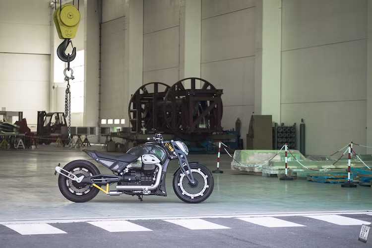 Số lượng những chi tiết "đặc chế" trên chiếc xe này nhiều tới nỗi khó có thể đếm được, khiến nó đang trở thành một trong những chiếc xe độ "khủng" nhất Thế giới.