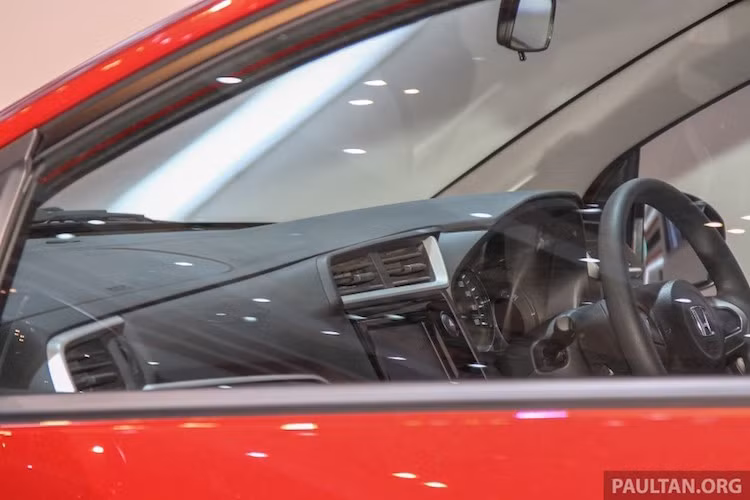 Do vẫn còn trong giai đoạn hoàn thiện nên Honda đã không mở cửa cho khách thăm quan chiêm ngưỡng nội thất của xe, nhưng có vẻ như nó sẽ sở hữu những công nghệ hiện đại.