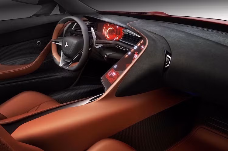 Nội thất của Volcano vừa sang trọng, vừa thể thao và đầy tính tương lai với da bọc màu đỏ và Alcantara.