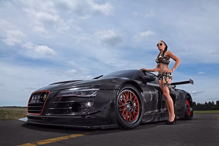 Potter &amp; Rich là một hãng độ mới nổi ở Anh, nhưng đã gây "chấn động" làng xe độ Thế giới với tác phẩm đầu tiên mang tên Recon MC8, dựa trên chiếc siêu xe Audi R8 thế hệ trước.