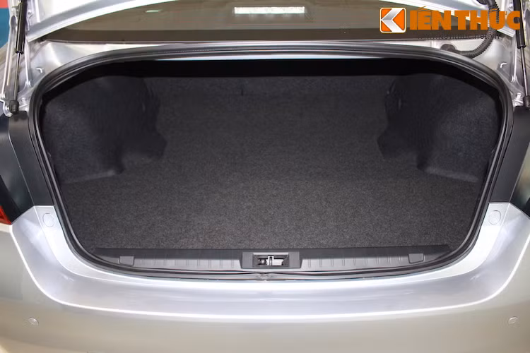 Tuy nhiên, thể tích khoang chứa đồ của Legacy cũng "không phải dạng vừa" trong phân khúc với hơn 416 lít.