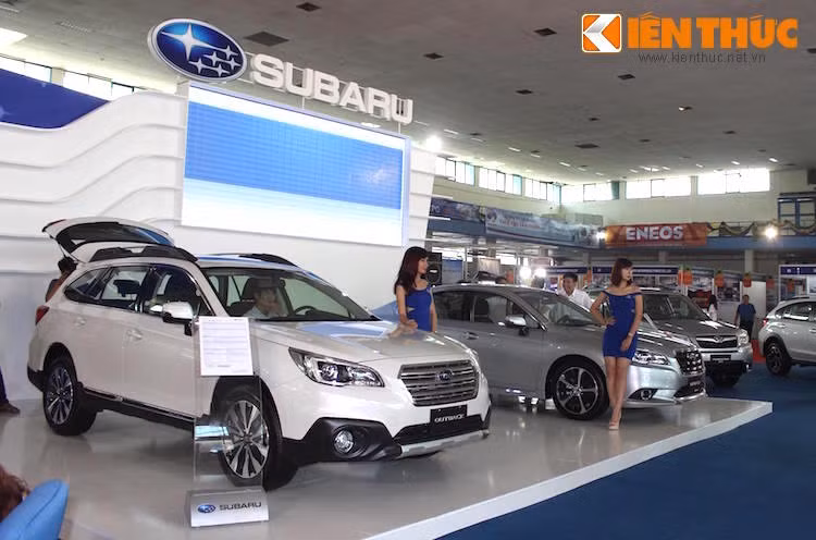 Cả hai đều có hệ dẫn động 4 bánh toàn thời gian, nhưng Outback ưu việt hơn khi có tính năng X-Mode giúp phân phối sức mạnh tới từng bánh xe một cách phù hợp. Tại Việt Nam, Subaru Legacy và Outback 2015 có giá lần lượt là 1,4 và 1,6 tỷ đồng.