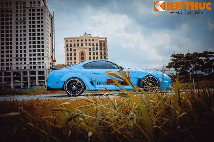 Với kiểu dáng không lỗi mốt, khung sàn vững chắc và khối máy 2JZ được coi là động cơ tốt nhất từng được Nhật Bản sản xuất, chiếc xe luôn được dân "độ" săn lùng trên khắp Thế giới.