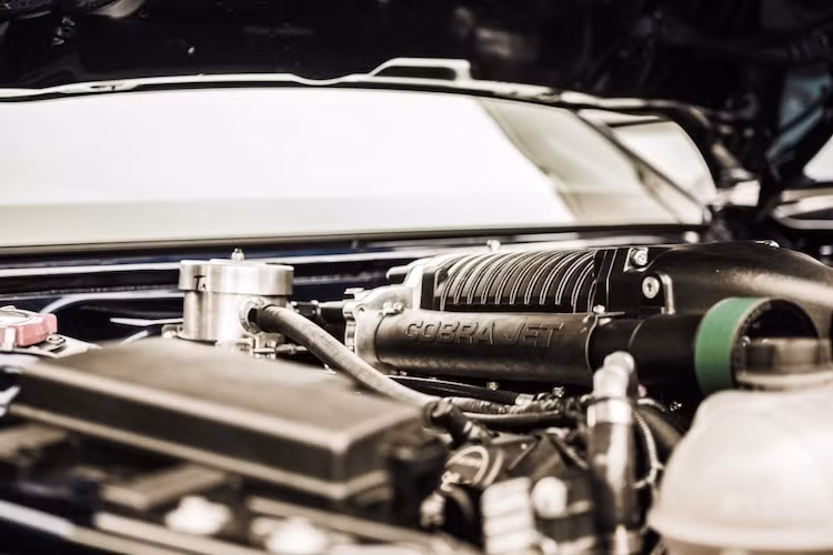 Tuy nhiên nhờ có bộ siêu nạp cùng 25% số chi tiết đặc biệt còn lại, chiếc xe có thể đạt được cả công suất và mô-men xoắn cực đại vô cùng lớn, mặc dù Ford không công bố con số cụ thể.