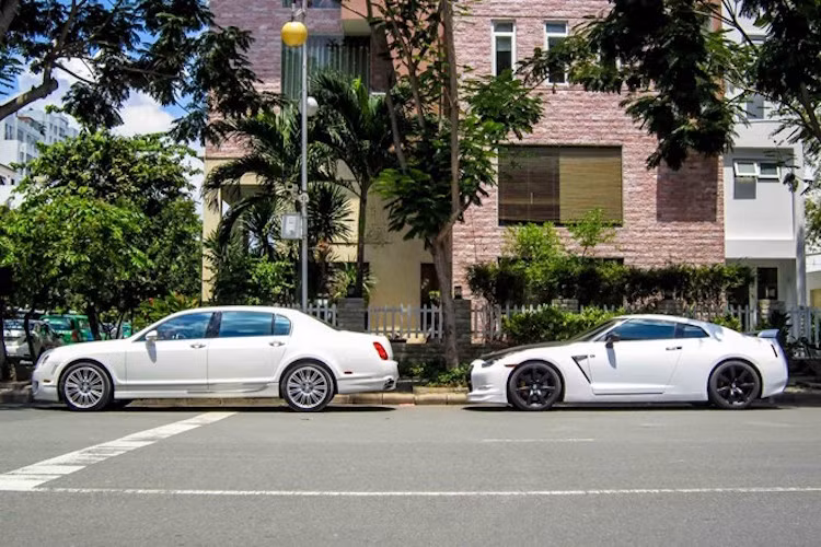 Cặp đôi "trắng tinh khôi" này đã khiến một góc phố tại Sài Gòn trở nên "sáng rực", đặc biệt trong tiết trời nắng đẹp đầu thu.