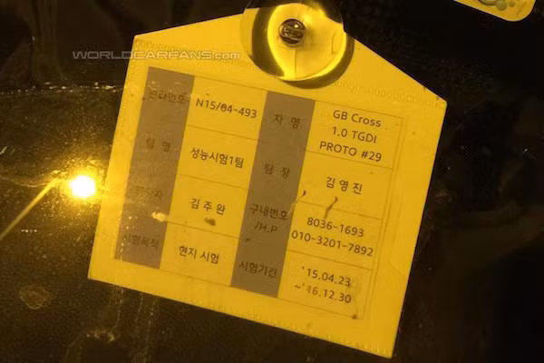 Các thông tin chi tiết ghi trên chiếc xe thử nghiệm, trong đó có động cơ 1.0l tăng áp TGDI.