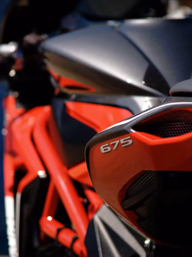 Ngoài dàn áo, bản độ Virginio Ferrari Racing vẫn giữ nguyên hệ động lực của một chiếc MV Agusta F3 675.