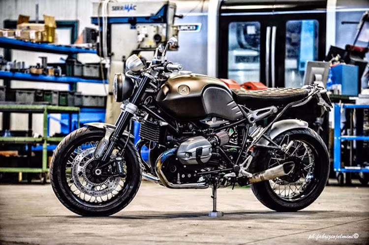 Với những chi tiết cá tính được chế tạo thủ công, chiếc R nine T đã có được một vẻ "phong trần" và cực kỳ nam tính.