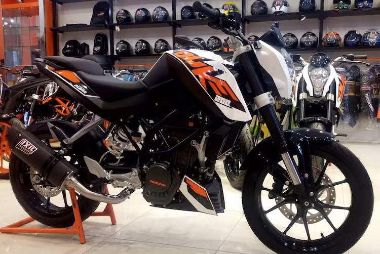 Mẫu KTM 200 Duke ABS được tặng ống xã IXIL chính hãng trị giá 10.000.000 đồng.