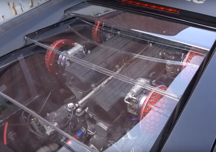 "Trái tim" của chiếc Murcielago này vẫn là khối động cơ V12 6.5l Lamborghini, nhưng được độ lại lọc gió của HKS và cho công suất 650 mã lực. Vốn được trang bị hệ thống dẫn động 4 bánh, nhưng chiếc Murcielago đã bị ngắt cầu trước để drift dễ hơn.