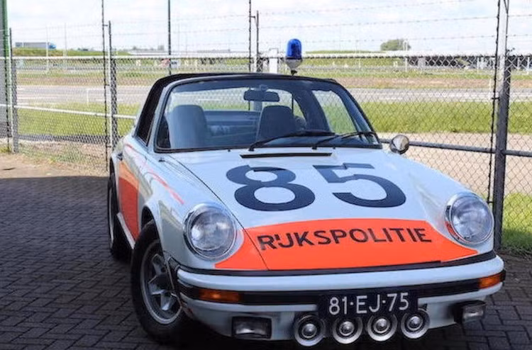 Sau khi phục vụ trong ngành cảnh sát, chiếc xe bị lột hết các trang bị chuyên dụng và bán lại cho dân thường. Tới năm nay, nó đã được phục chế lại như khi được giao cho AVD vào tháng 11 năm 1974.