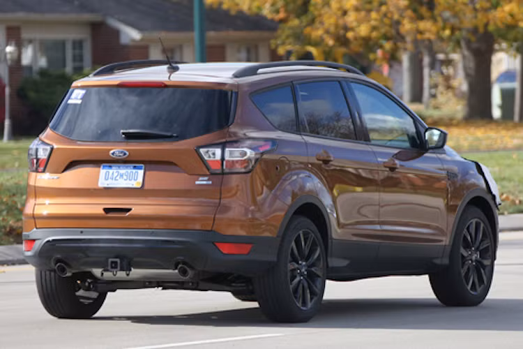 Theo nhiều dự đoán, Escape phiên bản mới sẽ được Ford công bố chính thức sớm nhất là tại triển lãm Los Angeles sắp diễn ra, hoặc Detroit vào đầu năm sau.