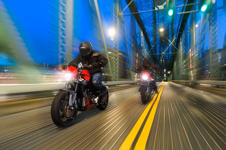 So với phiên bản Empulse R, giá của Empulse TT sau khi mang thương hiệu Victory đã đắt hơn 1000 USD, đạt 20.000 USD (tương đương 436 triệu đồng).