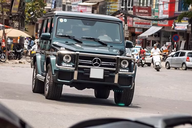 Hiện nay, những chiếc G-Class đã trở thành một "biểu tượng", khẳng định đẳng cấp và cá tính của chủ nhân nó. Trên Thế giới, chiếc xe cũng là sự lựa chọn của những nhân vật có tầm ảnh hưởng lớn, các "đại gia" hay những người nổi tiếng trong nhiều lĩnh vực khác nhau.