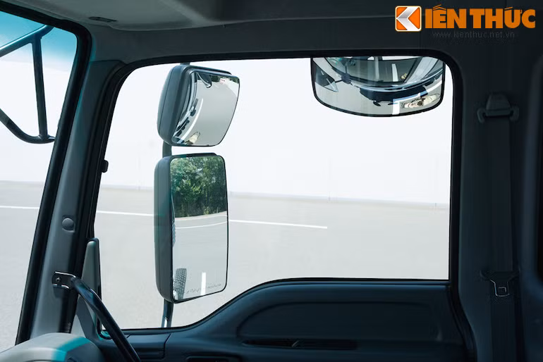 Hệ thống gương bao quát được nhiều góc nhìn.