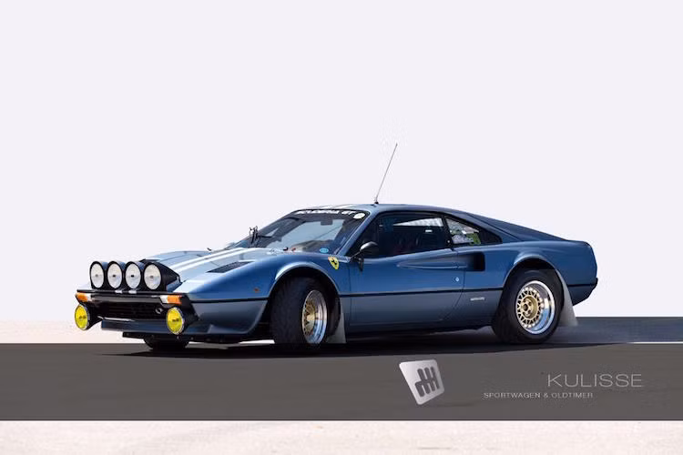 Mặc dù là dòng xe rất hiếm nhưng 1 trong số 808 chiếc 308 GTB Vetroresina đã được chủ nhân độ lại theo phong cách xe đua đường đất rally cực độc đáo.