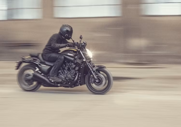 Với công suất như trên, V-Max hiện đang là mẫu xe mạnh nhất trong phân khúc power cruiser. Tuy nhiên nếu trang bị pô độ Akrapovic, chiếc xe thậm chí sẽ còn mạnh mẽ hơn nữa.