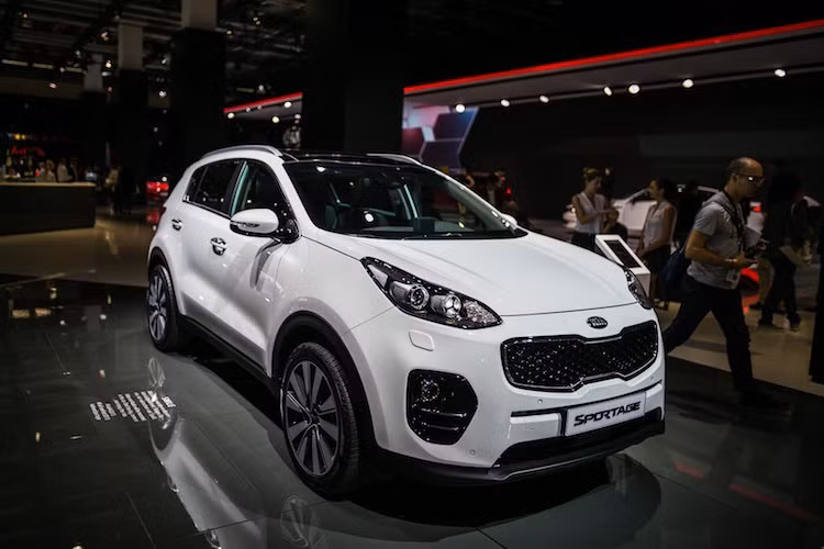 Thế hệ mới nhất của mẫu crossover Kia Sportage mới chỉ được công bố lần đầu vào tháng 9/2015 tại triển lãm ôtô Frankfurt ở Đức.