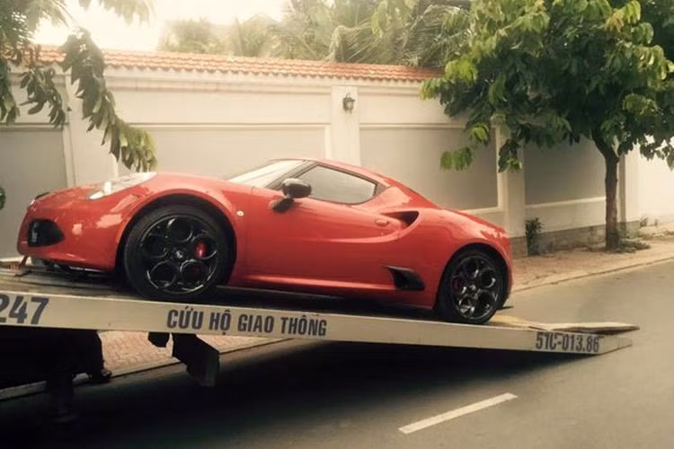 Phần cản sau được làm từ nhôm bao phủ bằng lớp sơn đen, và bộ mâm hình cánh hoa có kích thước lớn. Ngoài ra, phiên bản đặc biệt này chỉ được sản xuất đúng 500 chiếc và đây chính là chiếc mang số thứ tự 116/500