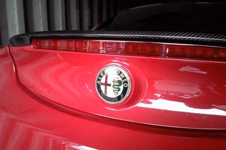 Với sự có mặt liên tiếp của hàng loạt siêu xe, xe thể thao hay siêu sang thuộc hàng khủng... trong thời gian qua, bên cạnh việc thuế phí đánh vào những dòng xe này vẫn không hề giảm đủ thấy các tay chơi Việt bao chi như thế nào.