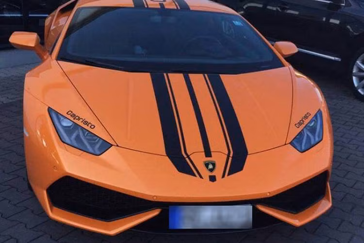 Chỉ trong ngày 29/8, đã có đến 2 siêu bò Huracan được khui công tại Sài Gòn nâng tổng số siêu xe này đang có mặt Việt Nam lên con số 4.