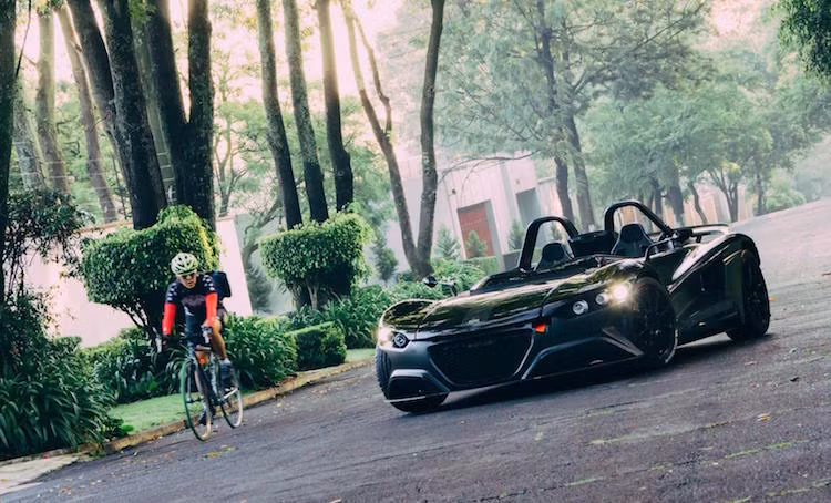 Ở Anh, Vuhl 05 đang được bán với giá 59.995 Bảng (tương đương 2,4 tỷ đồng). Chiếc xe hứa hẹn sẽ là đối thủ đáng gờm của mẫu xe thể thao tương tự Lotus 3-Eleven vừa được ra mắt.