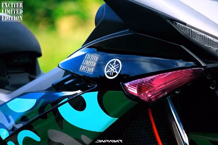 So với phiên bản thường hay GP, chiếc xe được sơn màu rằn ri độc đáo và chưa từng xuất hiện trên bất cứ mẫu xe nào được sản xuất tại Việt Nam từ trước tới nay.