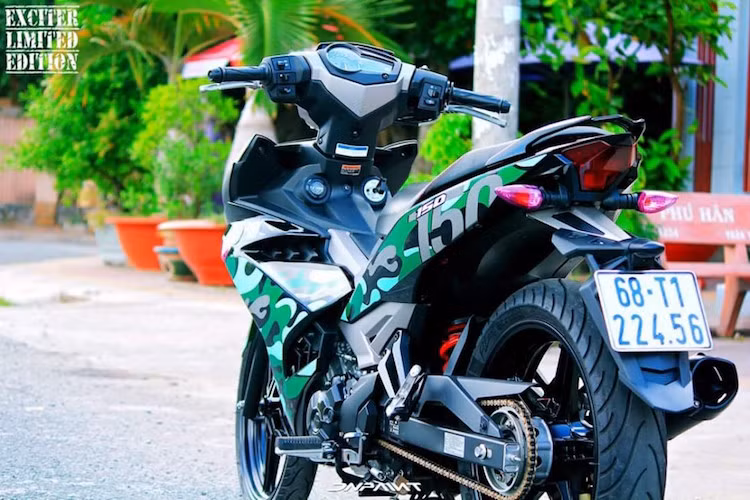 Vào ngày 1/7 vừa qua, Yamaha đã tung thêm ra thị trường phiên bản đặc biệt Exciter Camo 150 mới.