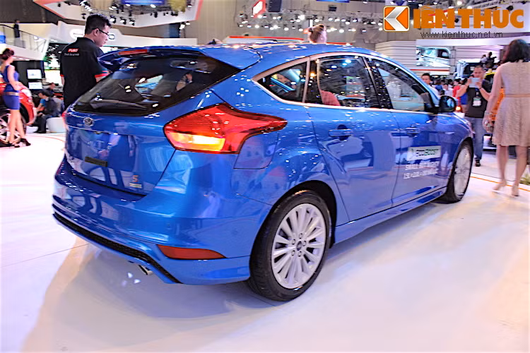 Ford Việt Nam sẽ lắp ráp mẫu xe này tại nhà máy ở Hải Dương và chính thức giao xe tới tay khách hàng vào đầu tháng 12 với giá bán (đã bao gồm 10% VAT) cho phiên bản Focus Trend cơ bản là 799 triệu và bản Titanium/Sport AT là 899 triệu đồng.