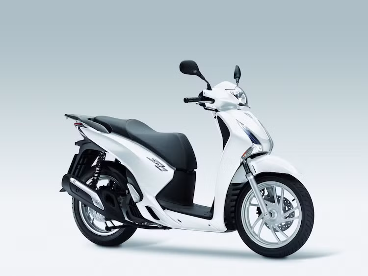 Dù sở hữu thiết kế đẹp, nhưng người tiêu dùng Việt vẫn thích kiểu dáng của SH thế hệ cũ hơn. Tuy nhiên, về cơ bản phần khung của 2 mẫu xe này gần như y hệt nhau. Xuất phát từ nhu cầu này, những dịch vụ "xuống đời" SH bằng cách "độ" dàn áo đã xuất hiện và bùng nổ trong thời gian gần đây.