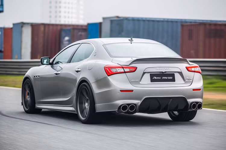 Để dừng chiếc xe từ tốc độ cao, hệ thống phanh Alcon đẳng cấp đã được trang bị. Cuối cùng, ASPEC đã sử dụng hệ thống treo thể thao Eibach cho chiếc Maserati Ghibli của họ.